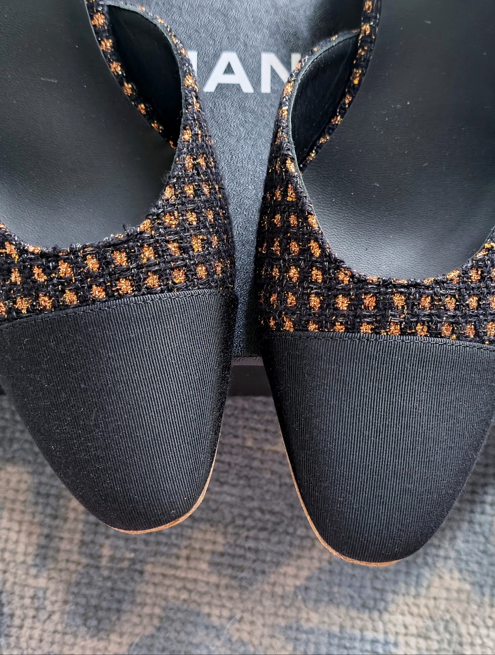 CHANEL 24C 😍 Tweed Slingbacks CC💋24C Coco Cap Toe 40 w/box 🎁☑️ - Picture 3 of 12